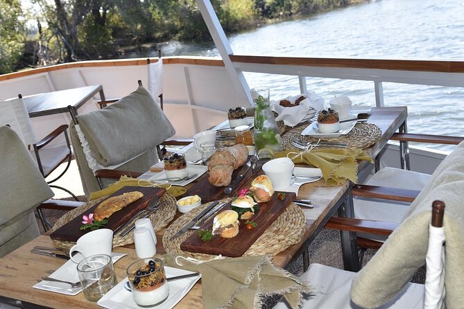 3 Days in Victoria Falls & Chobe National Park Combo - A 12-Minute Helicopter Flight Over the Falls