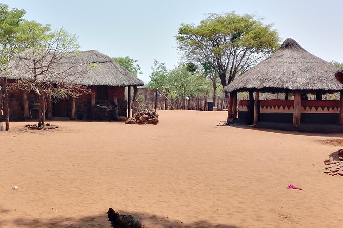 African Village Tours - Meeting local people and schoolchildren
