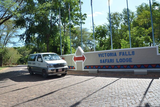 Chobe Day Trip From Victoria Falls Zimbabwe - Lunch at the riverside lodge