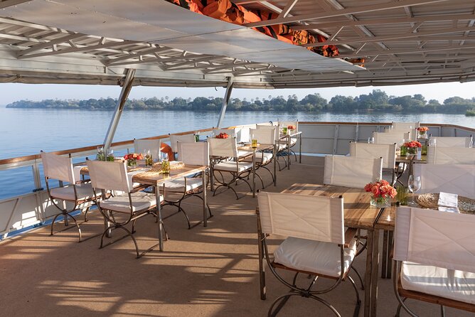 Dinner Cruise on the Zambezi River - What the Zambezi dinner cruise is really about
