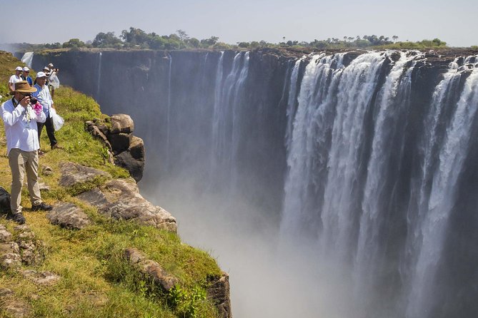 Guided Tour of the Majestic Victoria Falls - Why The Zimbabwean Side Is The Right Focus