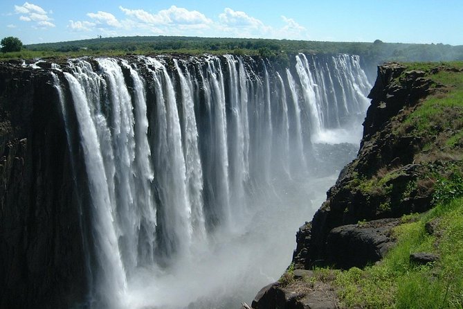 Guided Tour of the Majestic Victoria Falls - What The Guide Adds To The Visit