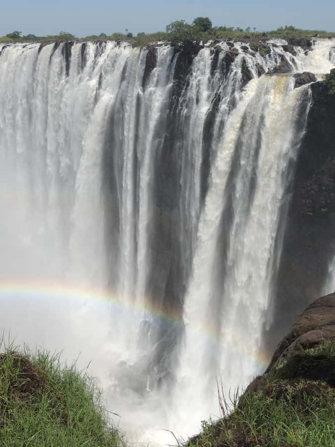 GUIDED TOUR OF THE VICTORIA FALLS ON THE ZAMBIAN SIDE - High water or dry season?