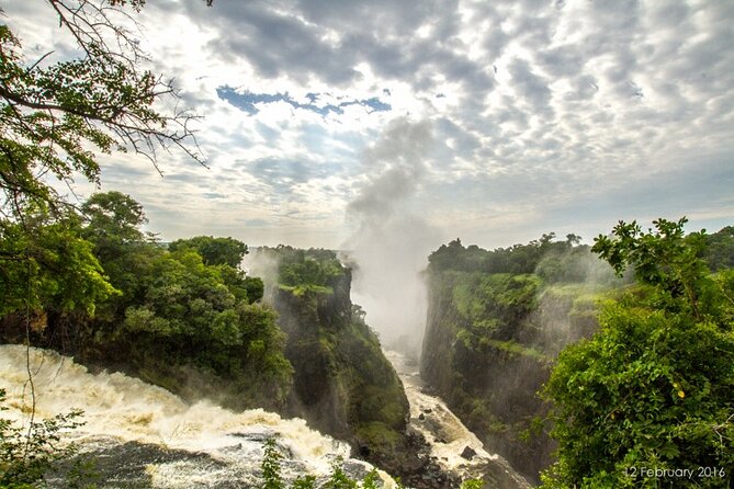 Guided Tour of Victoria Falls with Pickup - How the three hours are best used