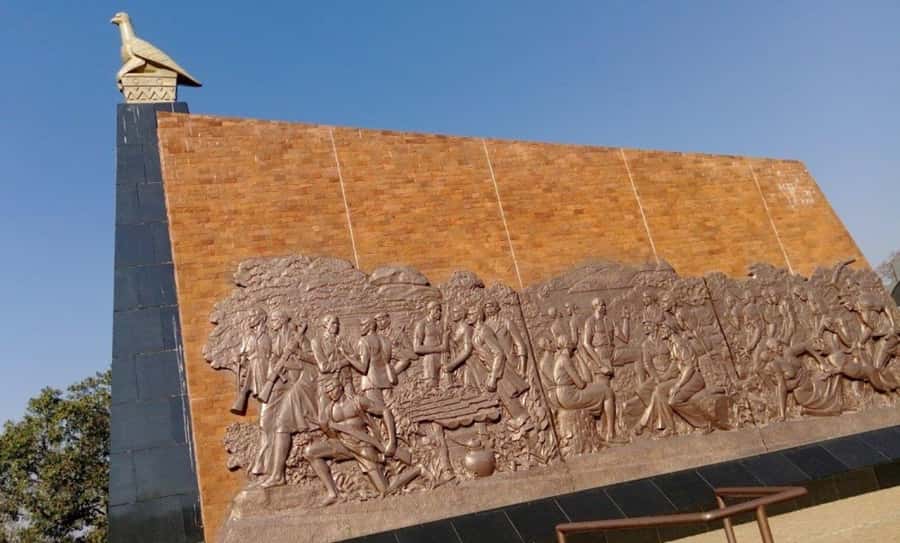 HARARE CITY TOUR ADVENTURES !! - Balancing Rocks, where geology meets national identity