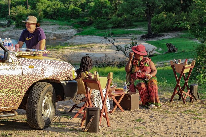 Prime Safari Game Drive with Gin Tonic and Amarula break - Pickup, mobile tickets, and group size