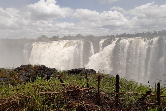 Private Guided Tour of the Falls with Pickup - Finding the best viewpoints and camera angles