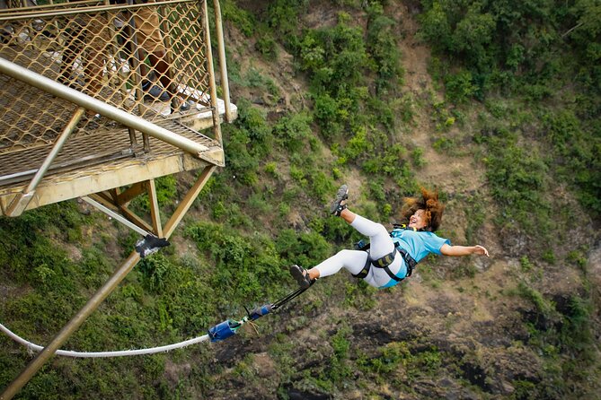 Shearwater Bungee Jump Victoria Falls Bridge - What the crew does well