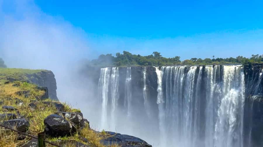 Victoria Falls: Guided Tour of the Victoria Falls - Group size, guide style, and personal attention