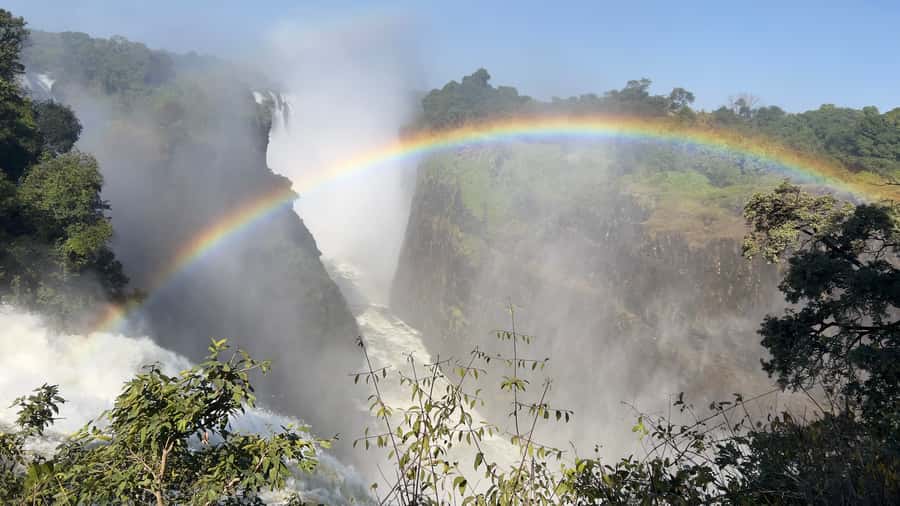 Victoria Falls: Private Guided Tour of the Waterfalls - Walking through the viewpoints over three hours