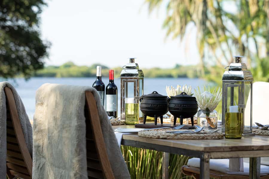 Victoria Falls: The Eatery Dinner Experience - Choosing between potjie and à la carte dinner