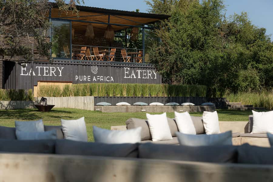 Victoria Falls: The Eatery Dinner Experience - Pairing dinner with a Zambezi sunset cruise