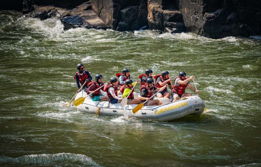 Victoria Falls: Whitewater Rafting Experience - Why the Zambezi rafting season gets tougher