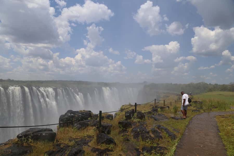 Zimbabwe & Zambia: Guided Tour of the Falls from Both Sides - The local market is a small but useful finish