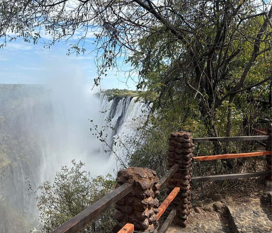 Zimbabwe & Zambia side Private Guided Tour of the Falls - Why a private guide changes the pace