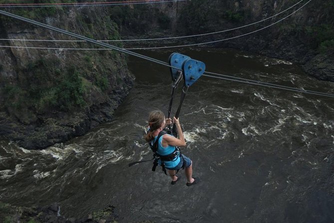 Zipline - Victoria Falls - Crossing the Batoka Gorge at 106 km/h